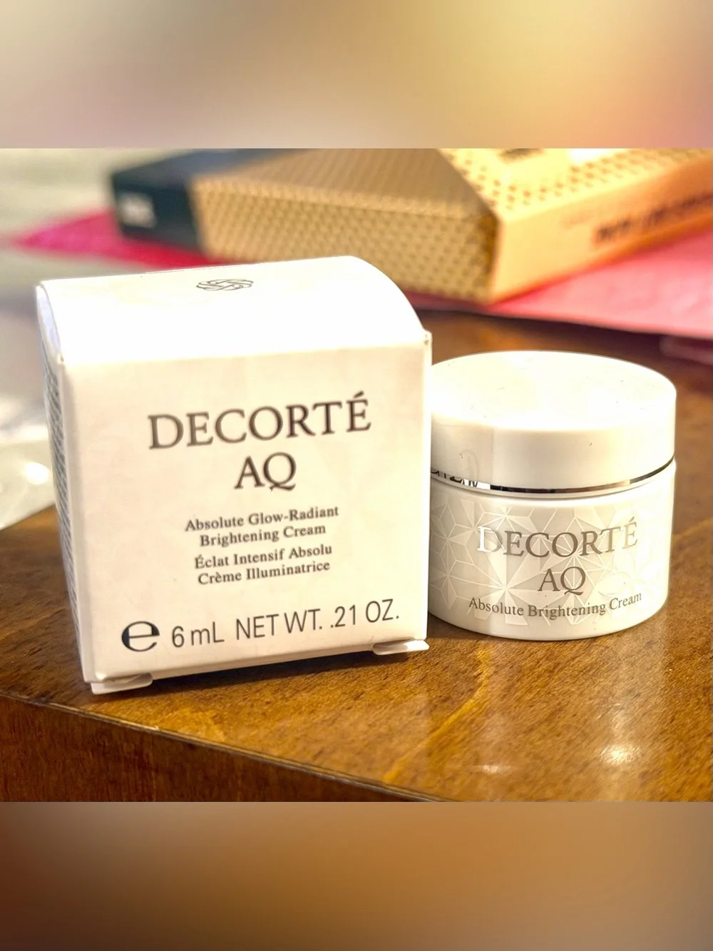 Five stars!Decorate AQ Absolute Glow Radiating Brightening Cream 6ml (FS 310$)